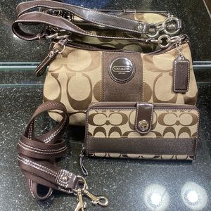 ❤️Small, brown/tan COACH shoulder bag, canvas material, with matching wallet.